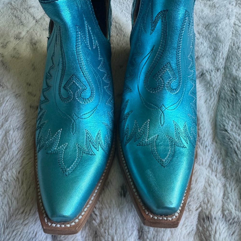 Women’s Ariat booties size 9 teal